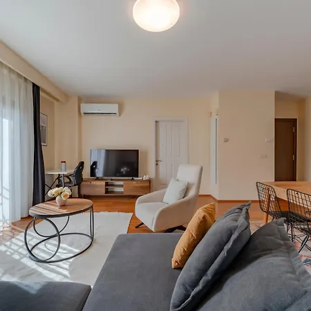 Spacious 1 Bedroom Bospohurs View With 2 Beds *