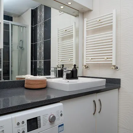 Appartamento Spacious 1 Bedroom Bospohurs View With 2 Beds Provincia di Istanbul